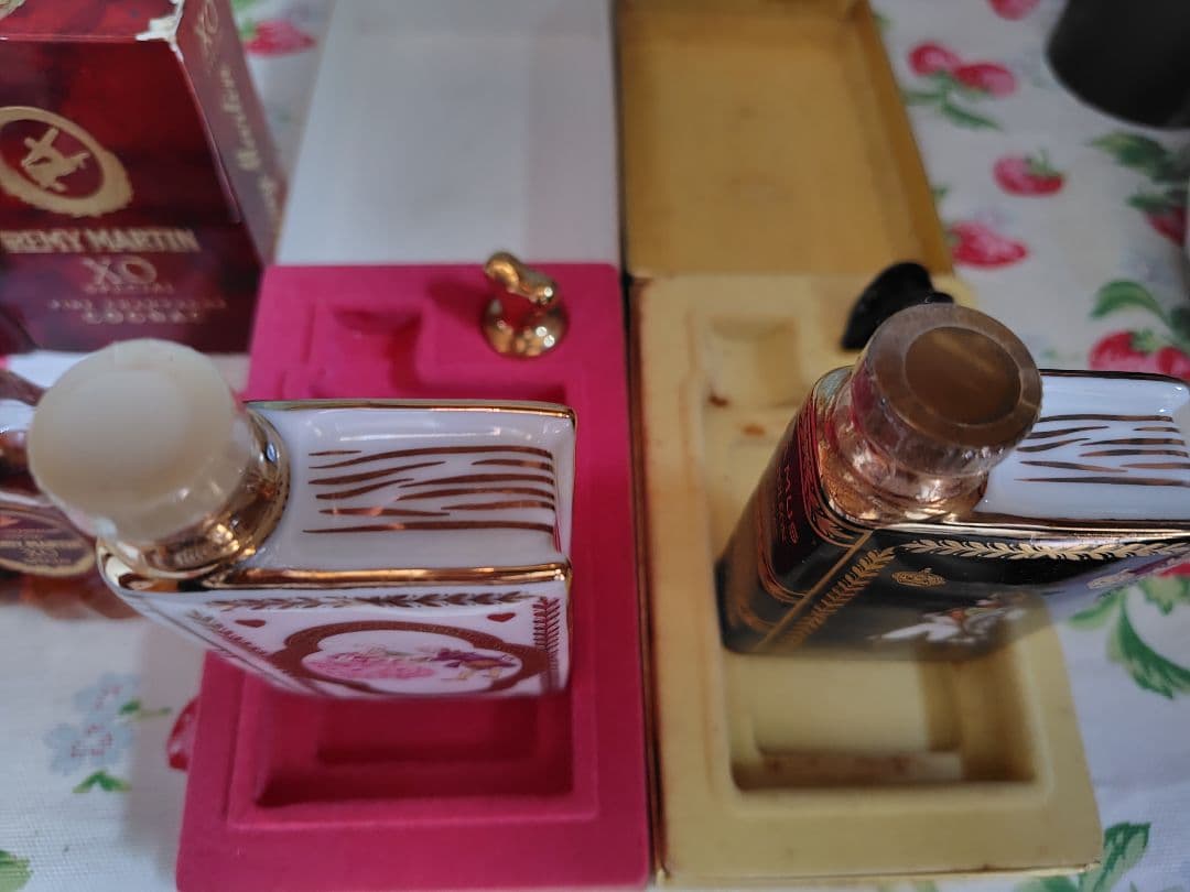 ヘネシー ミニボトル 2本　カミュ　ブック　紳士と淑女 天使の戯れ ブック