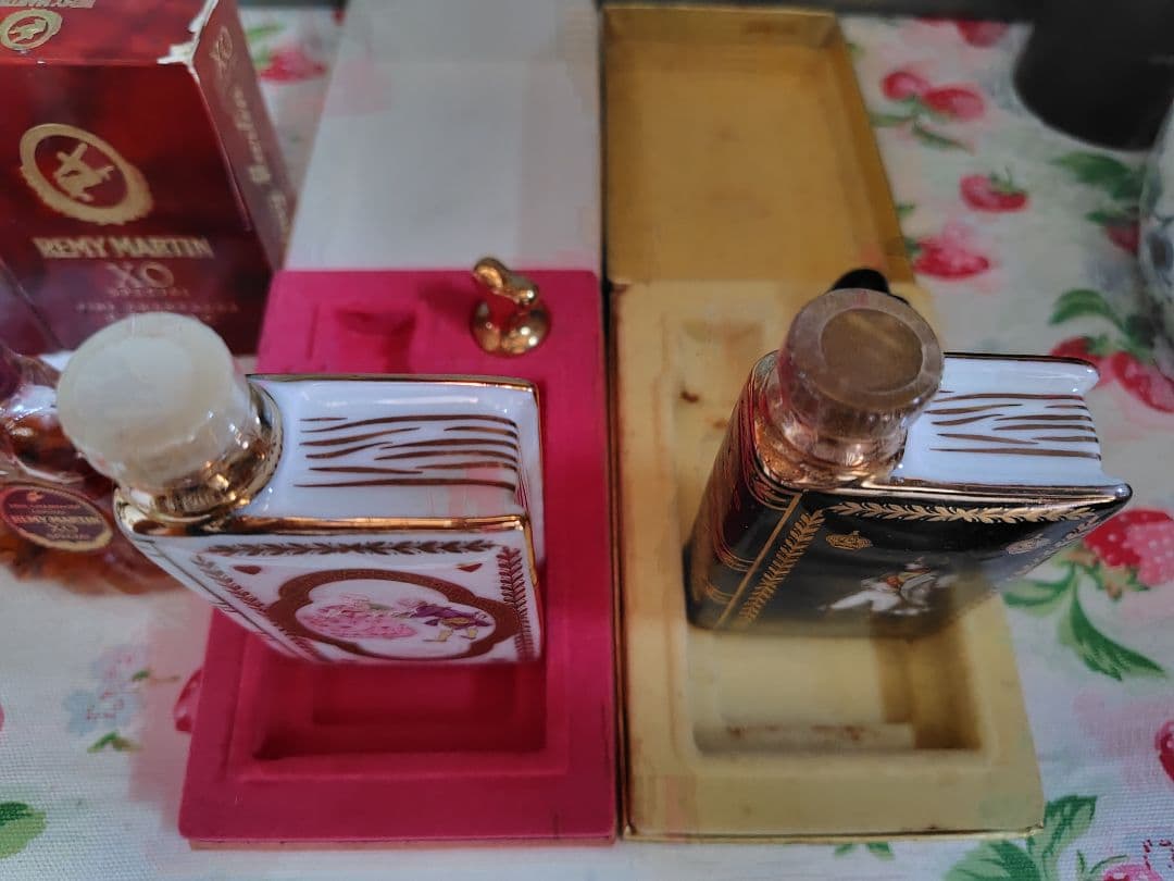 ヘネシー ミニボトル 2本　カミュ　ブック　紳士と淑女 天使の戯れ ブック