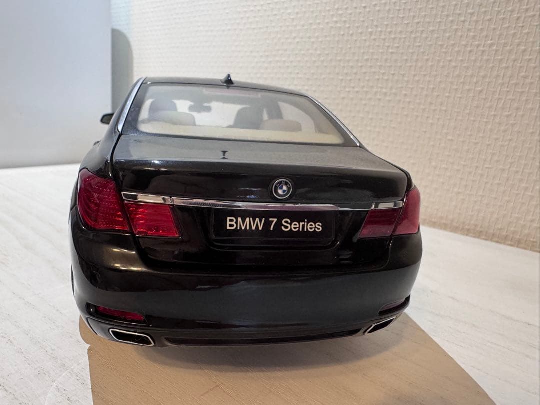 ミニカー KYOSHO BMW 750Li (F02) 1:18