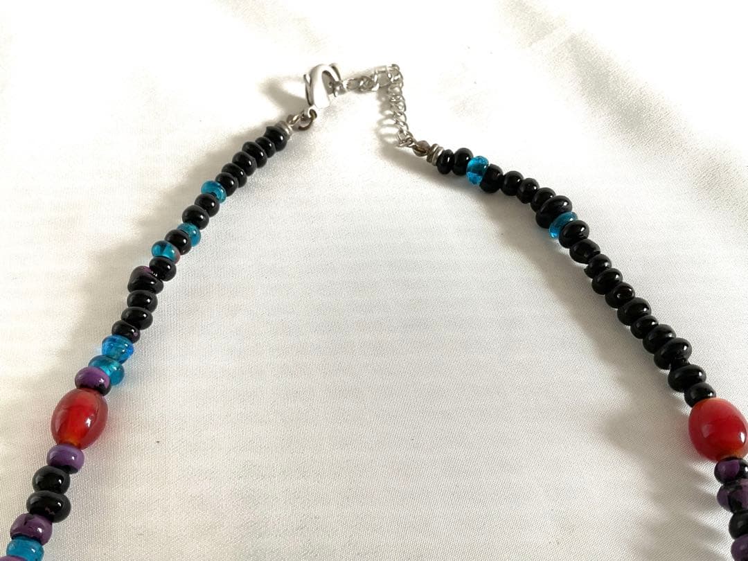 エスニックジュエリー！「古代ガラスと赤メノウとジャワ手作りビーズ」ネックレス