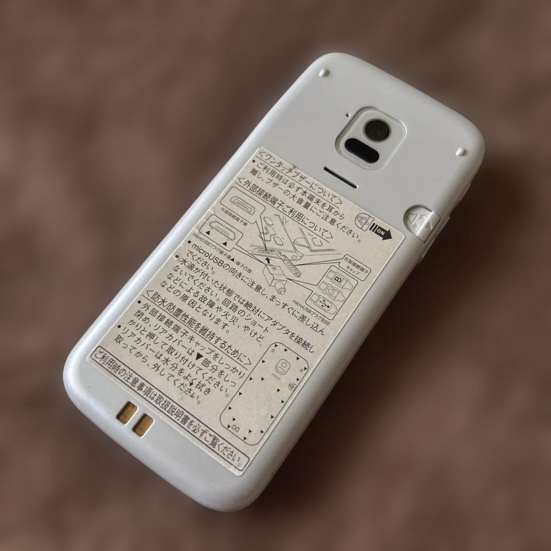 docomo らくらくホン F-01M ホワイト