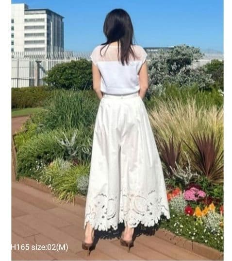 新品　ルルウィルビー　刺繍キュロットパンツ ホワイト