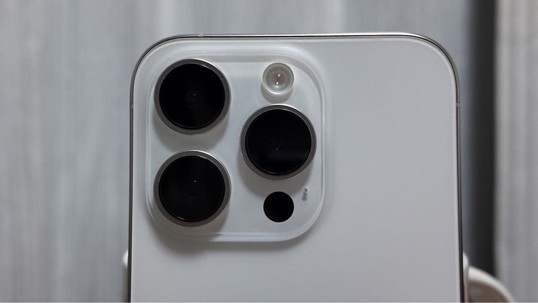 Apple iPhone 15 pro 256GB充電ケーブル　カバー