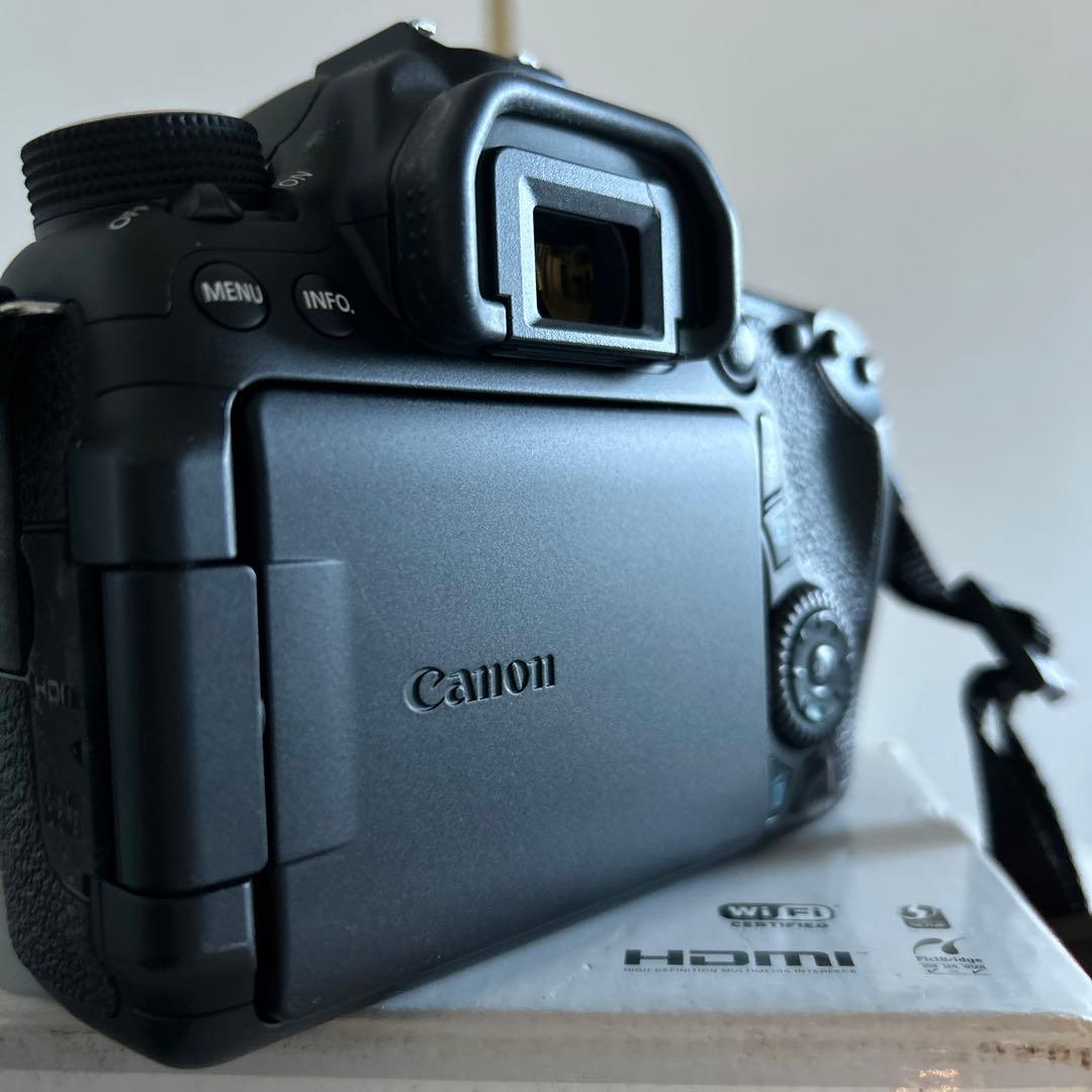 ｛最終値引き｝【美品】Canon EOS 70D 18-135レンズキット美品