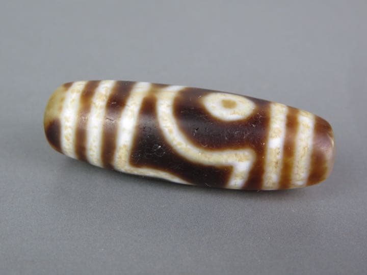 チべットの石製ビーズと珊瑚玉2個“勝さん専用“