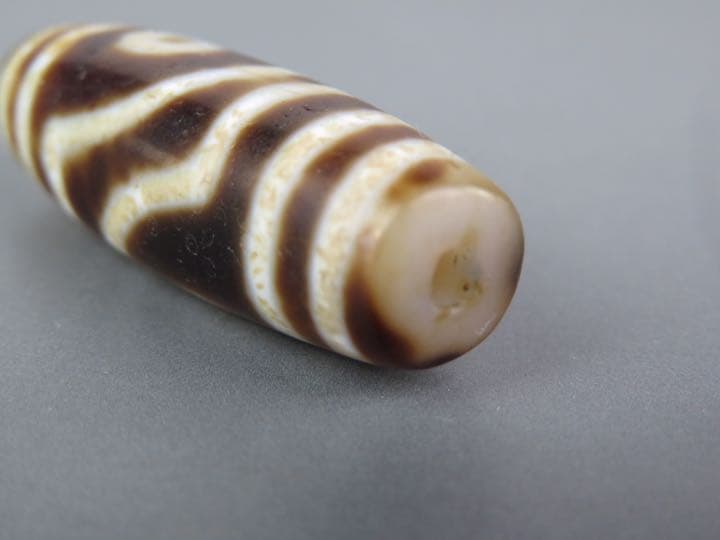 チべットの石製ビーズと珊瑚玉2個“勝さん専用“