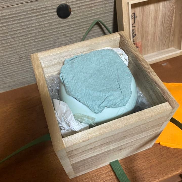 ★セール★井上萬二　人間国宝　青白磁彫文  香炉　笹