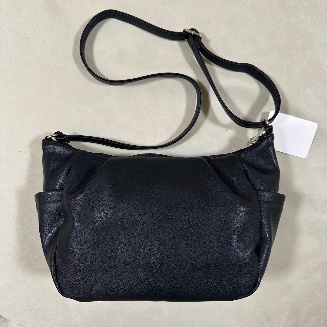 新品未使用 マリークワント デイジー ロゴ ショルダーバッグ 黒 大容量 人気