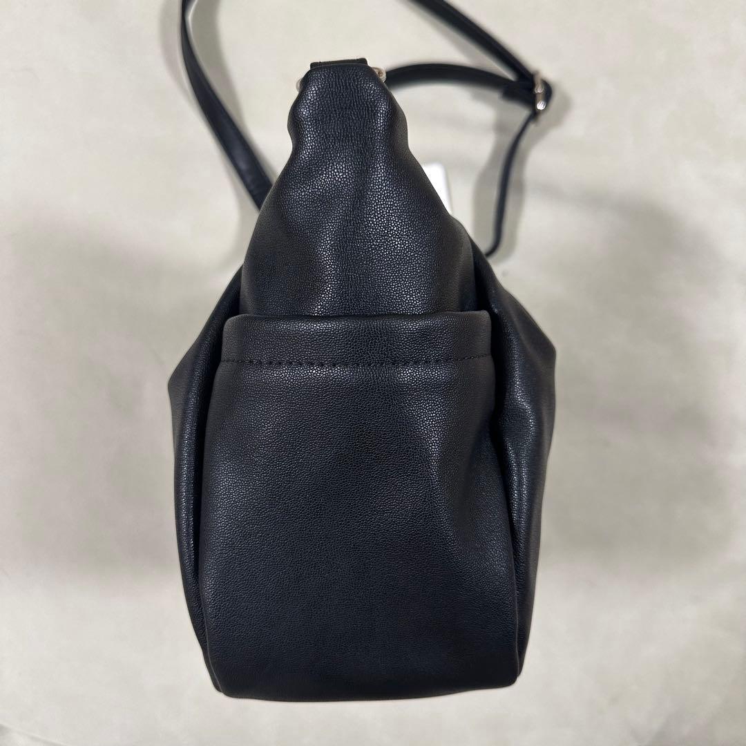 新品未使用 マリークワント デイジー ロゴ ショルダーバッグ 黒 大容量 人気