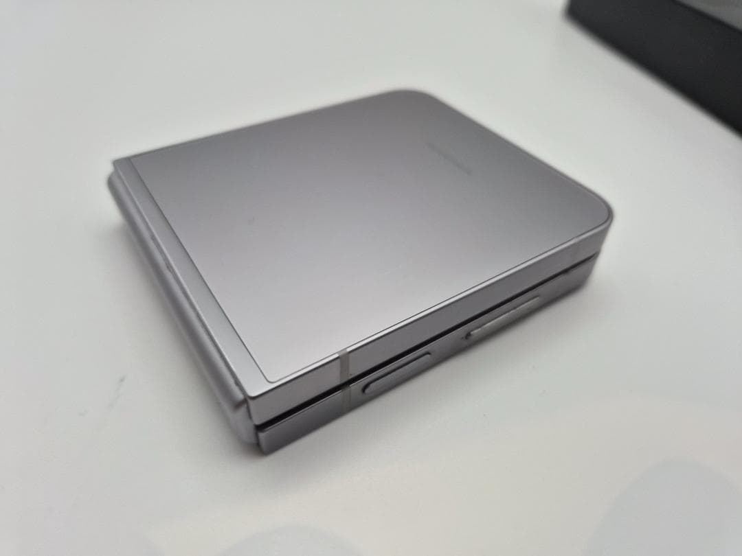 Samsung Galaxy Z Flip6 本体
