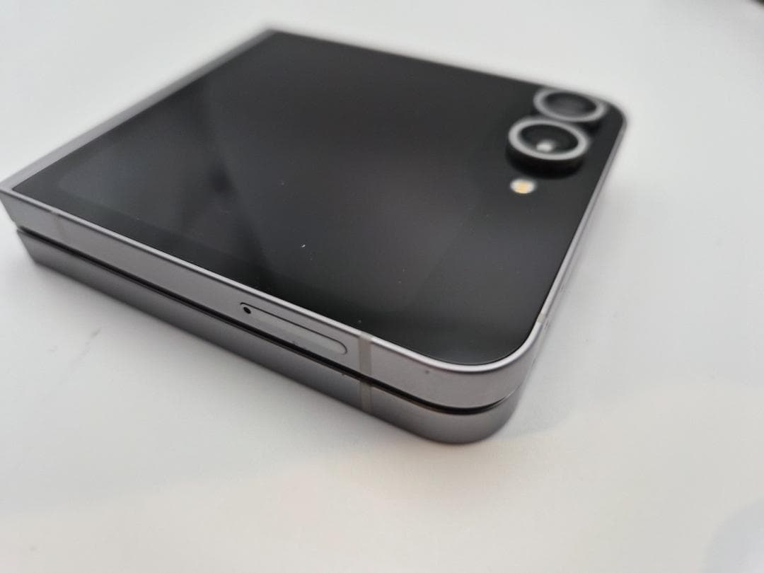 Samsung Galaxy Z Flip6 本体