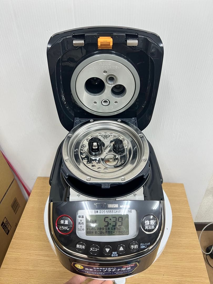 象印 IH炊飯器 NP-RT05（3合炊き）プラチナ厚釜／ブラック 2024年製