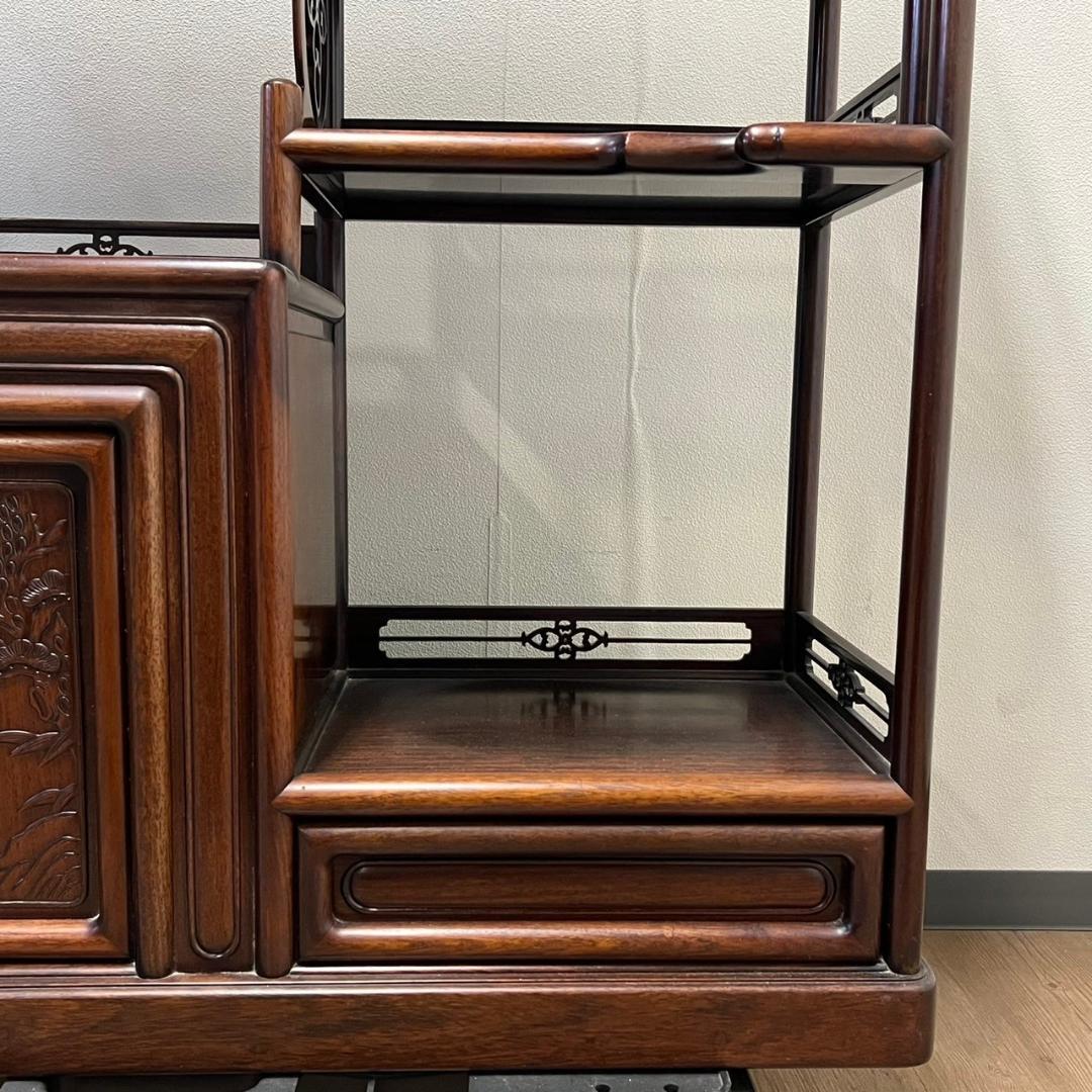 木製 茶棚 茶箪笥 戸棚 段違い 飾り棚 梅 松 透かし彫り アンティーク