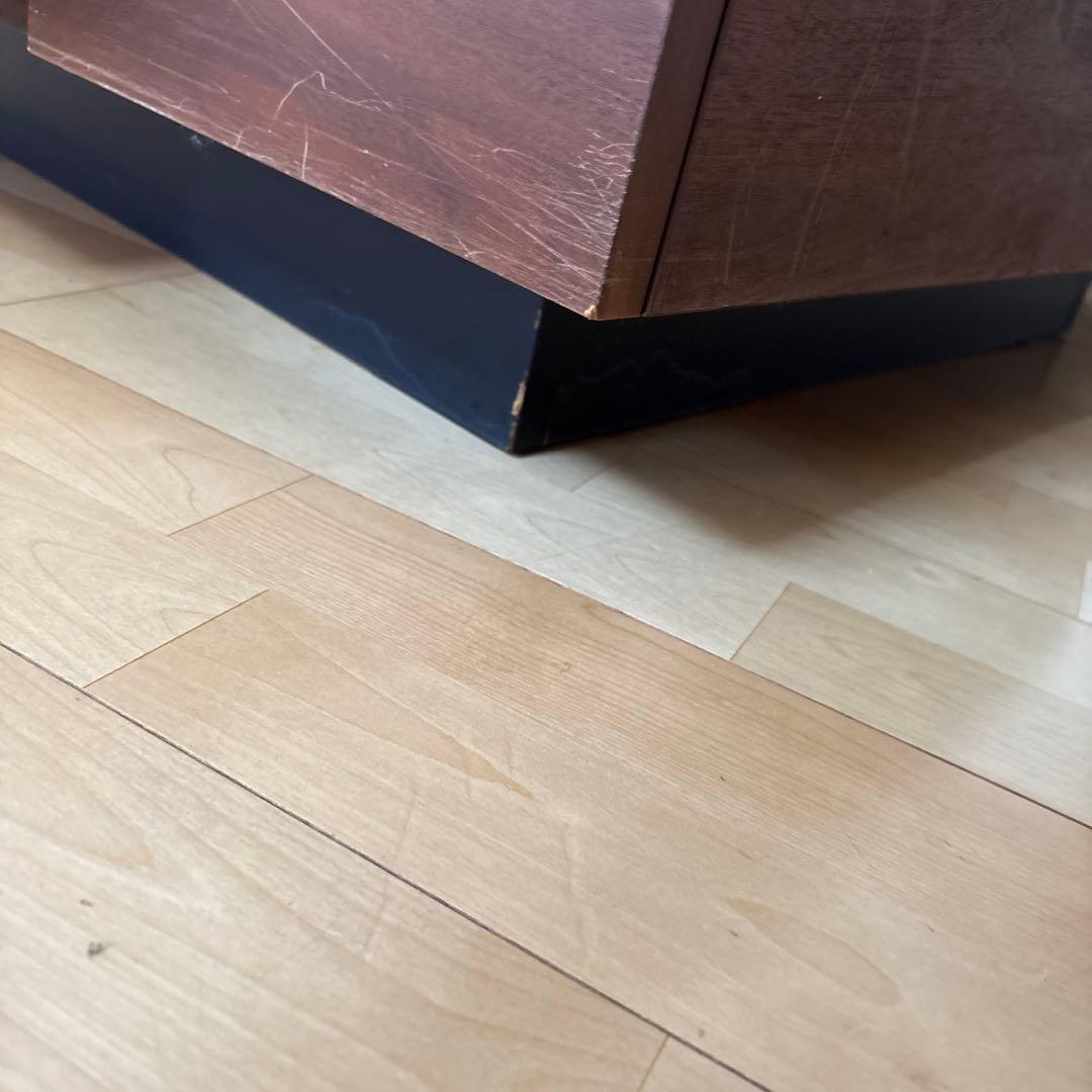 底値！LOWYAのダークブラウンガラス天板 ローテーブル中古48000円の品