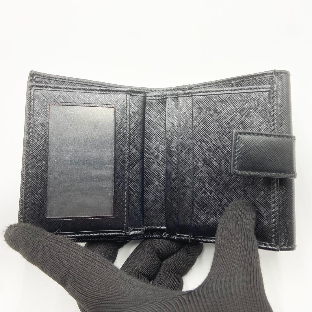 サルヴァトーレフェラガモ　折り財布　ヴァラリボン　レザー　ゴールド金具　ブラック