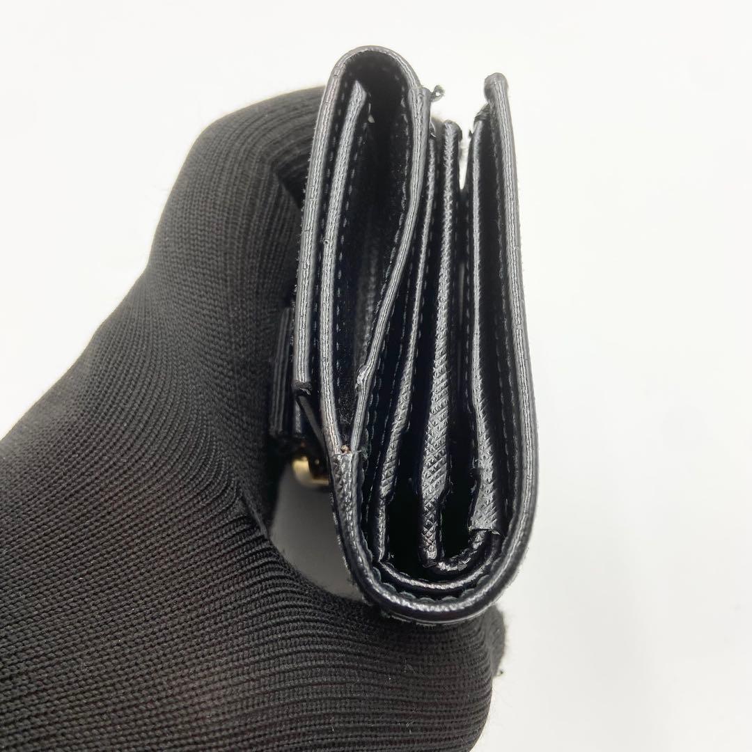 サルヴァトーレフェラガモ　折り財布　ヴァラリボン　レザー　ゴールド金具　ブラック