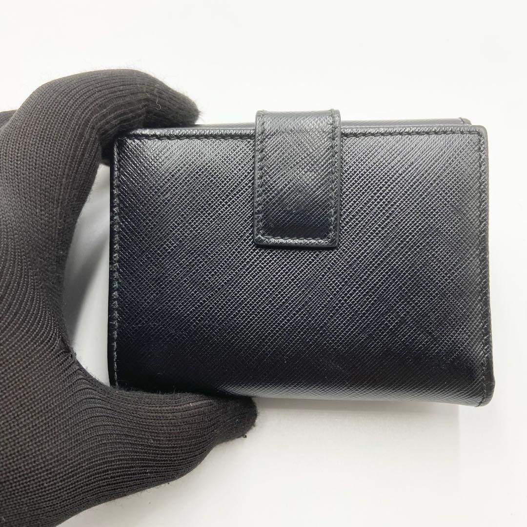サルヴァトーレフェラガモ　折り財布　ヴァラリボン　レザー　ゴールド金具　ブラック