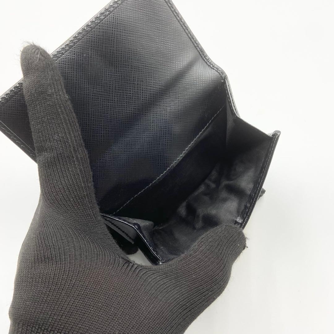 サルヴァトーレフェラガモ　折り財布　ヴァラリボン　レザー　ゴールド金具　ブラック