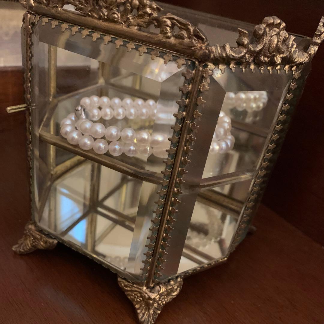 ガラスと真鍮の2段ロココジュエリーボックス