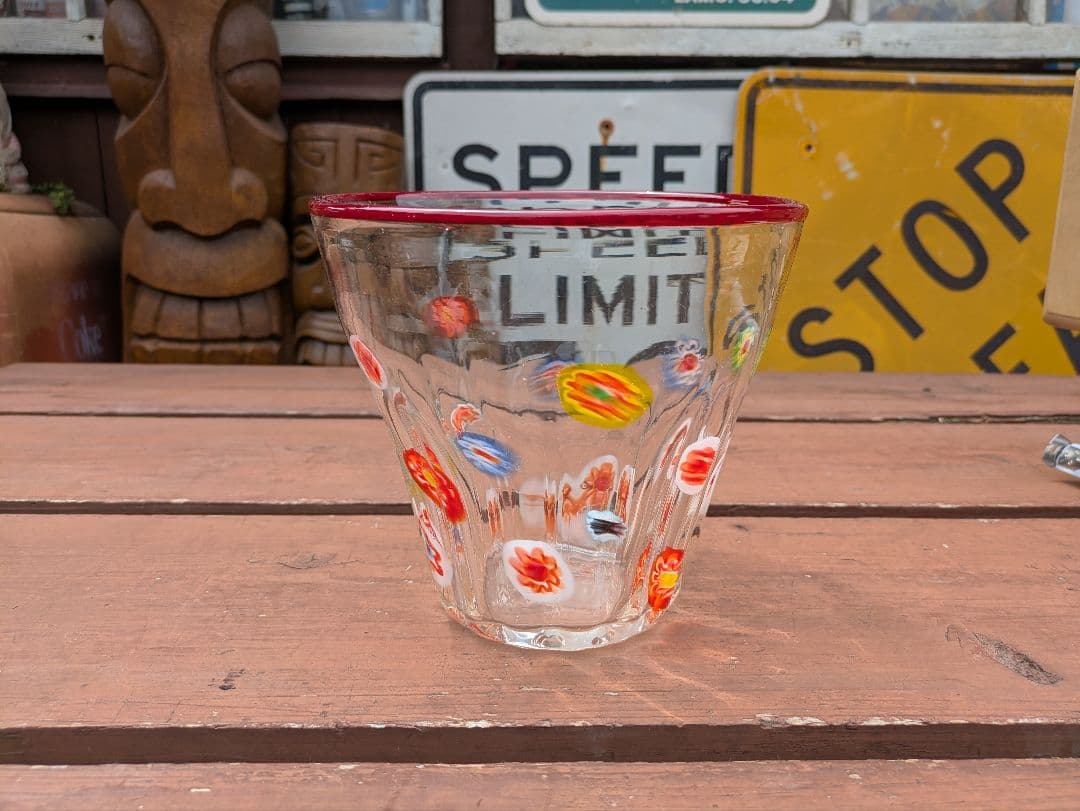 お洒落な花柄 赤縁 ガラス容器　インテリア