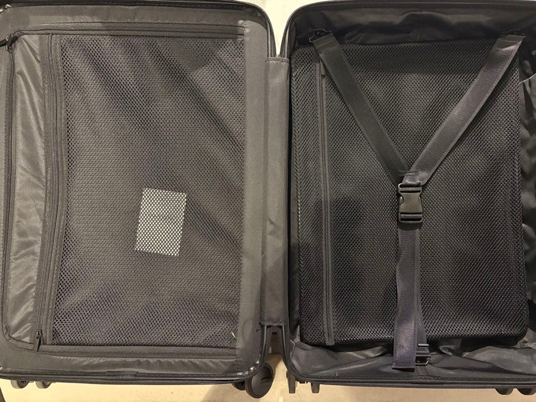 AUCENTIC ESSENTIAL LUXE SUITCASE 24インチ