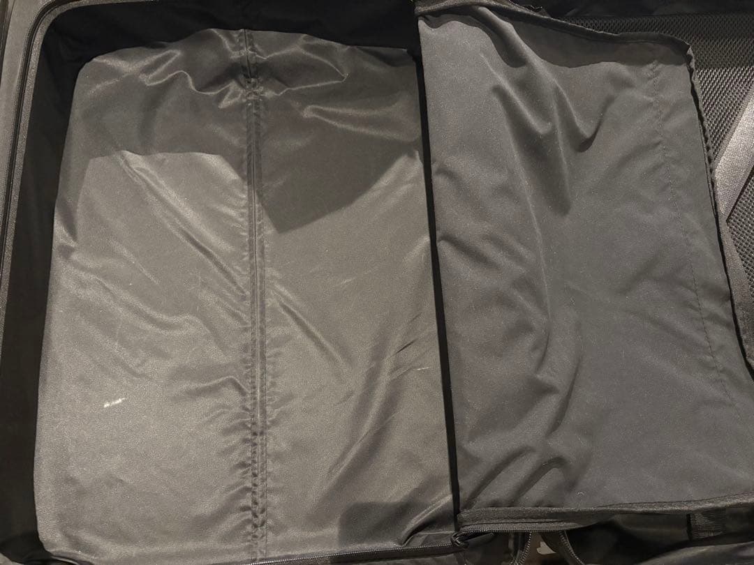 AUCENTIC ESSENTIAL LUXE SUITCASE 24インチ