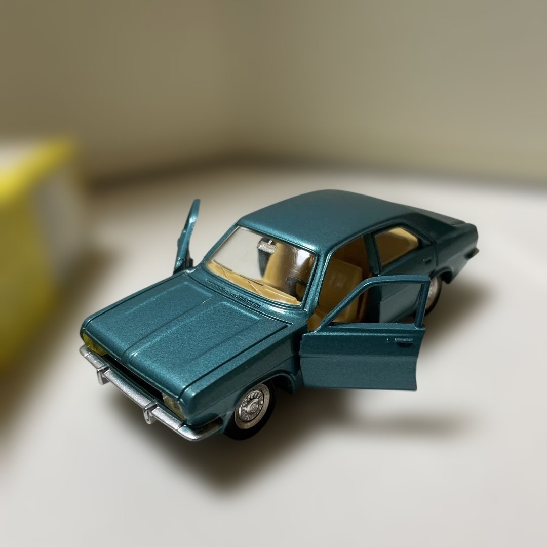 フランスディンキー（France DINKY ）クライスラー 180