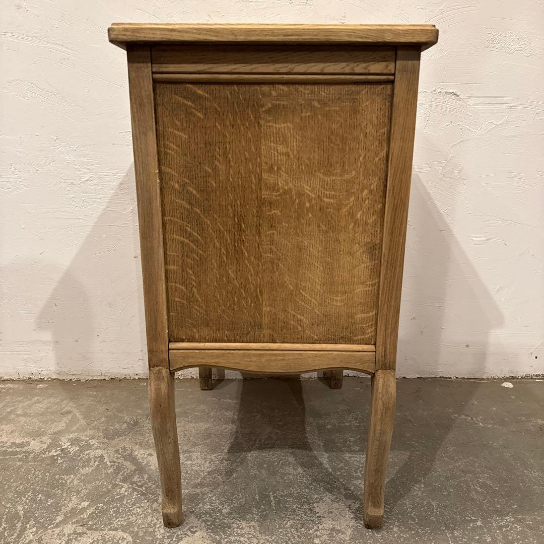ヴィンテージ　木製サイドテーブル　扉収納付き　剥離