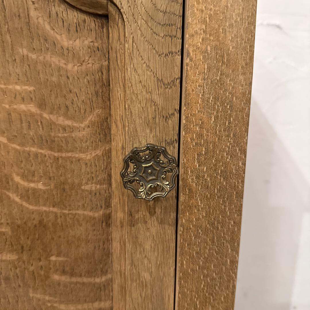 ヴィンテージ　木製サイドテーブル　扉収納付き　剥離