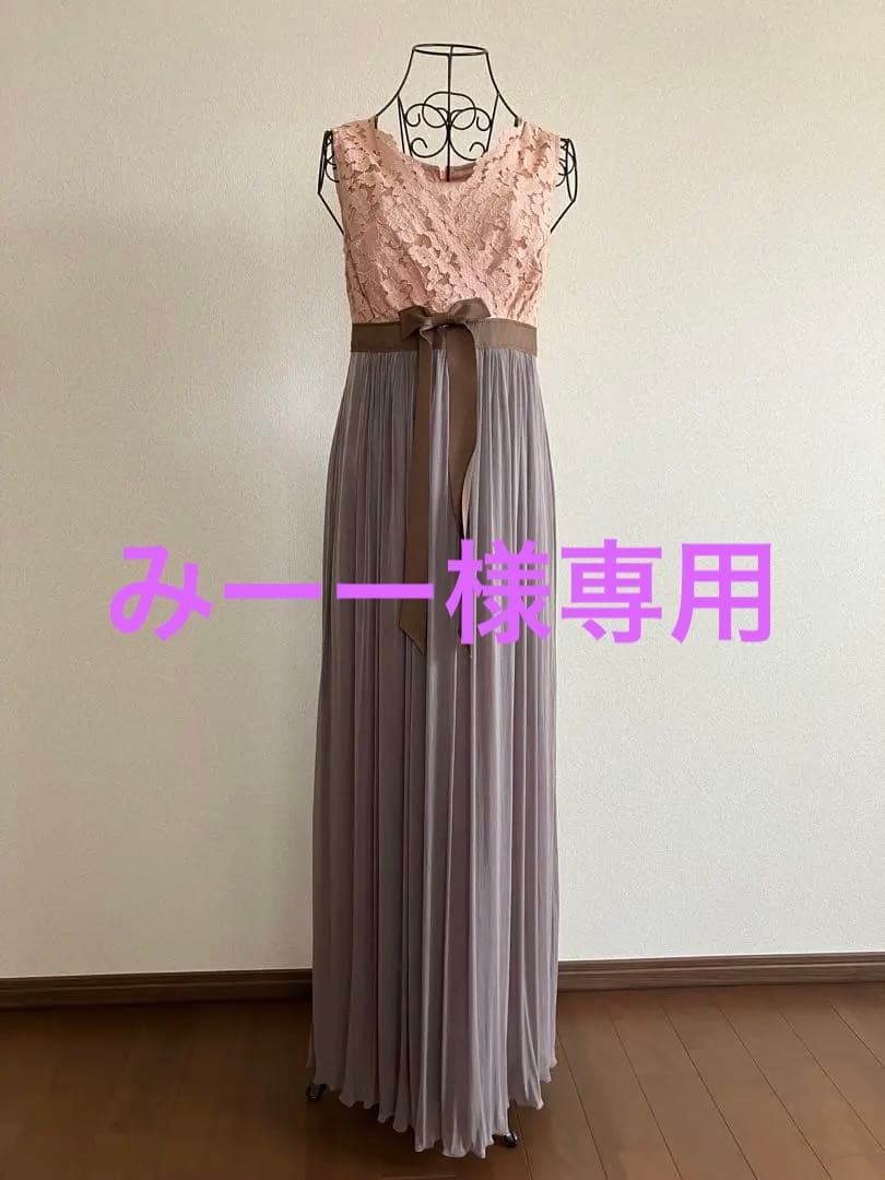 エレガントなレースマキシドレス