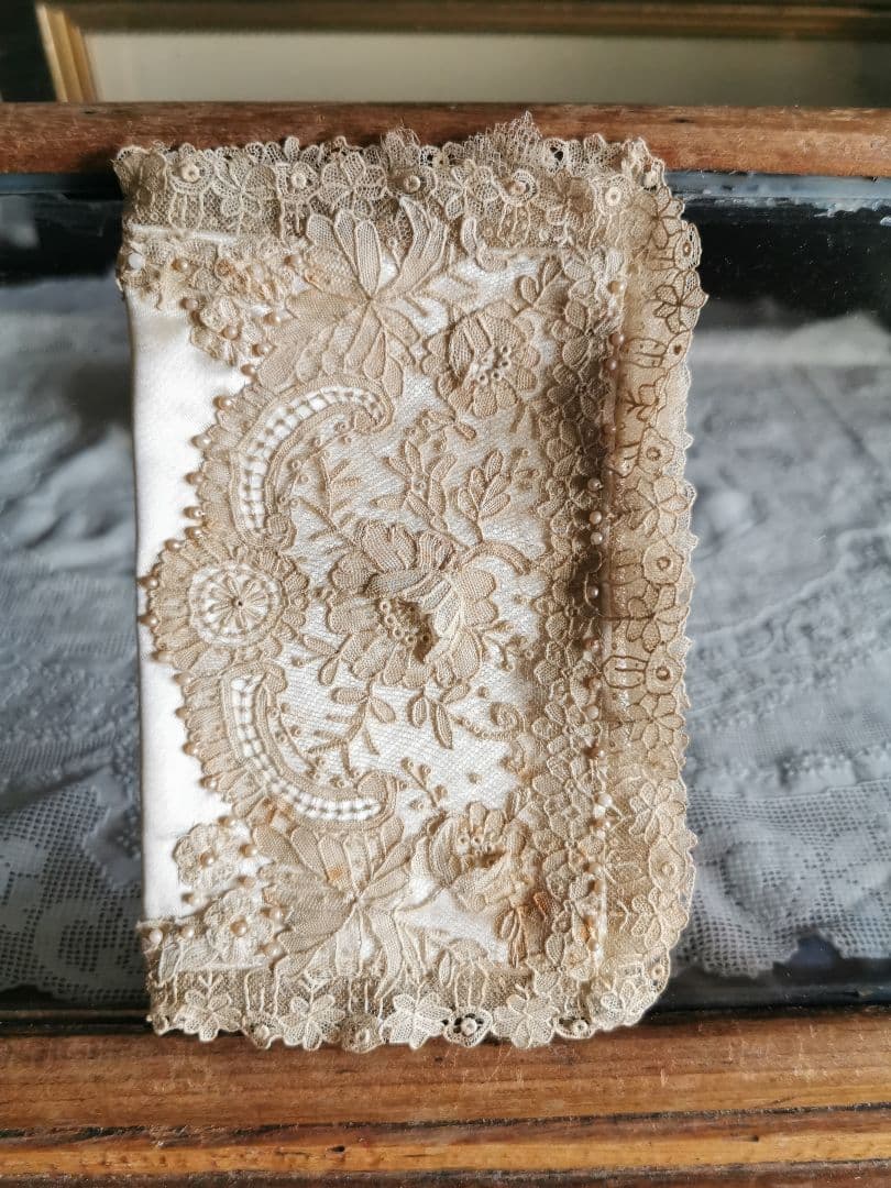 アンティークポワンドローズ ボビンレース パール装飾シルク聖書/ハンカチケース
