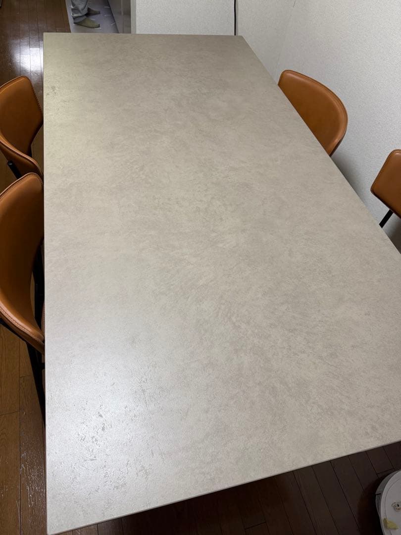 カリガリス　ダイニングテーブル