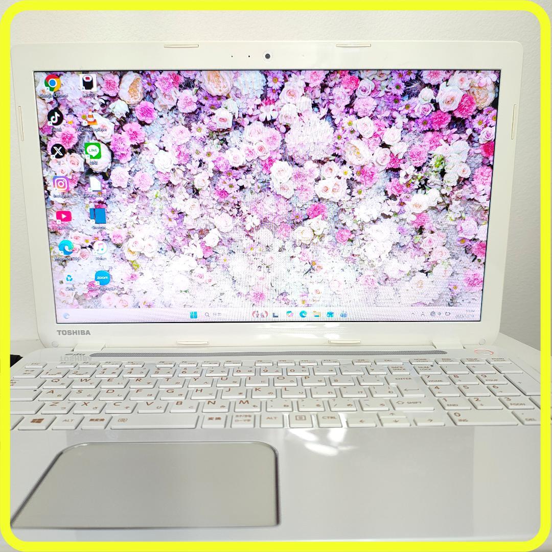 白　新品SSD256⭐️windows11　ノートパソコン　office　720