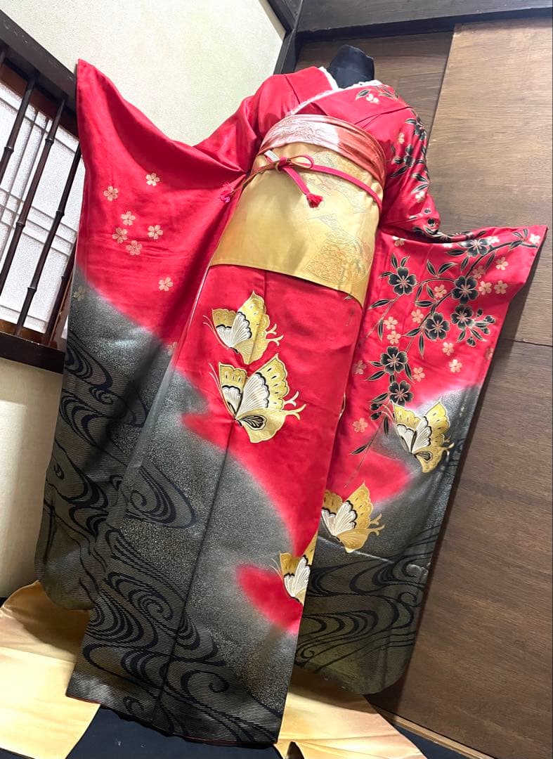 振袖 フルセット6点サイズM〜L赤黒蝶模様 金駒刺繍　正絹売り切り終了