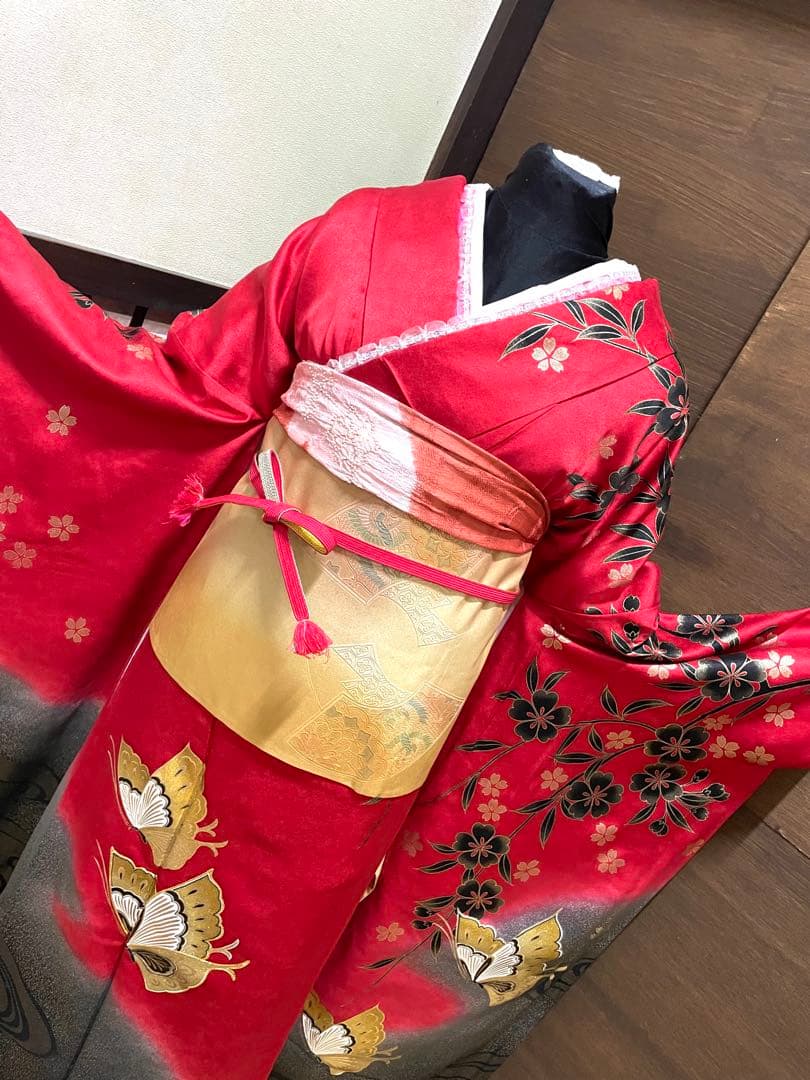 振袖 フルセット6点サイズM〜L赤黒蝶模様 金駒刺繍　正絹売り切り終了