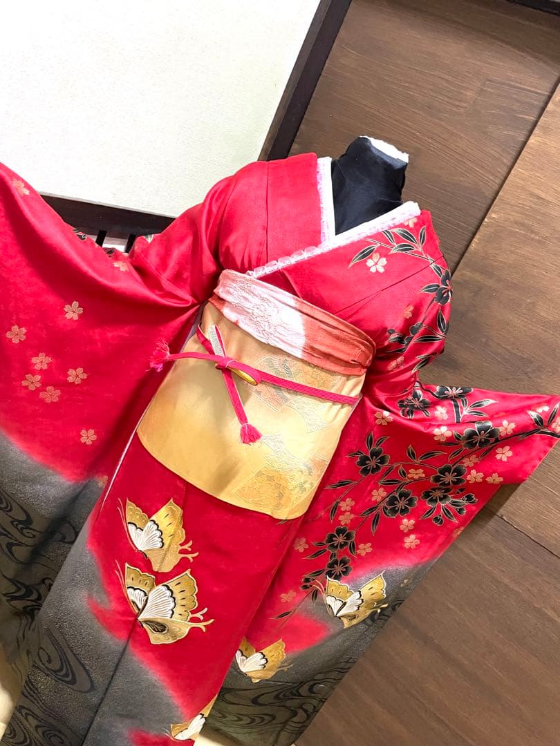 振袖 フルセット6点サイズM〜L赤黒蝶模様 金駒刺繍　正絹売り切り終了