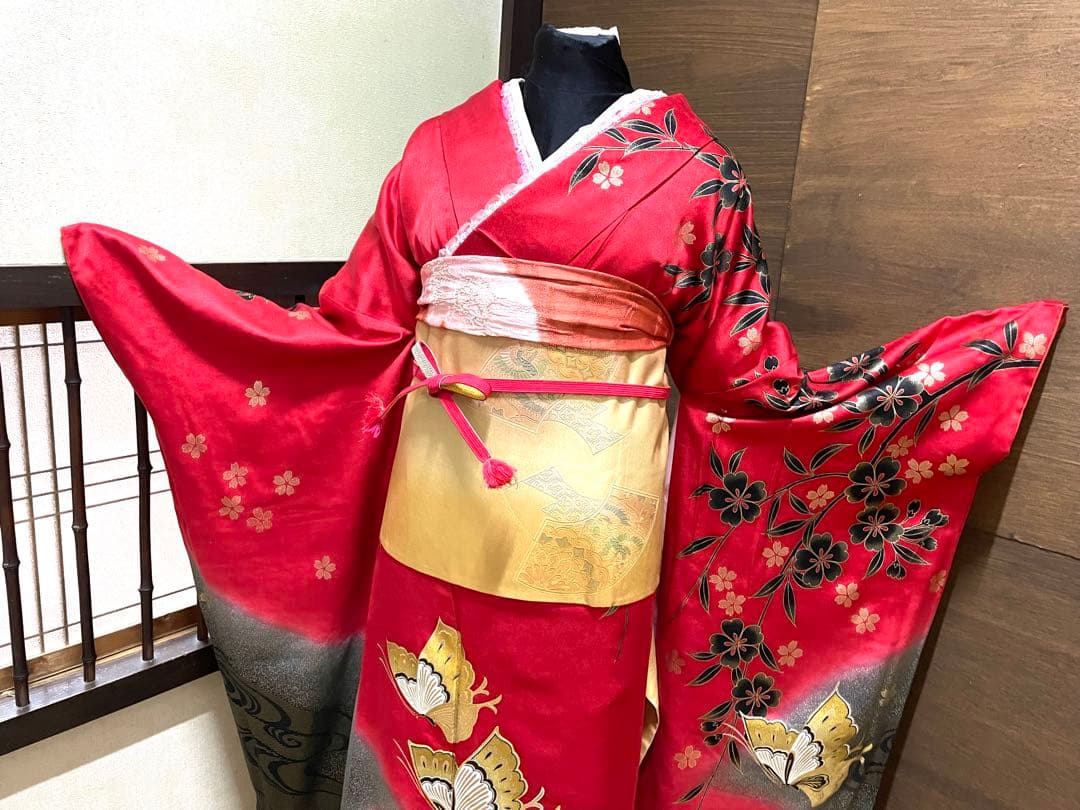 振袖 フルセット6点サイズM〜L赤黒蝶模様 金駒刺繍　正絹売り切り終了