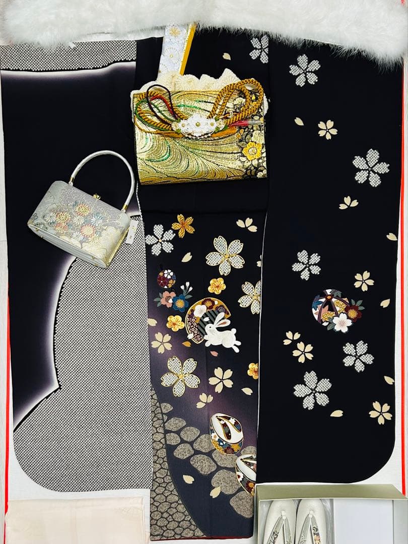可愛いうさぎの刺繍と金駒刺繍のシックで貴賓溢れる振袖25点フルセット