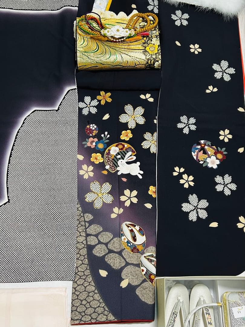 可愛いうさぎの刺繍と金駒刺繍のシックで貴賓溢れる振袖25点フルセット