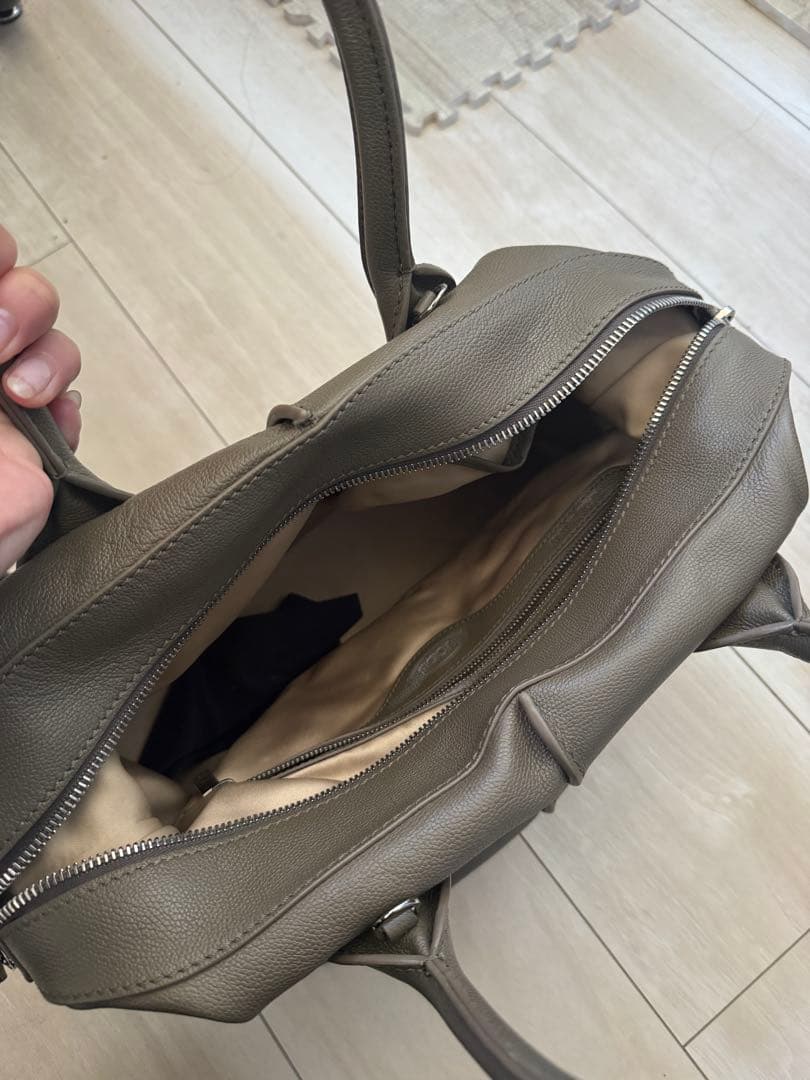 【TOD's】最終お値下げ本日限りオリーブグリーン レザートートバッグMサイズ