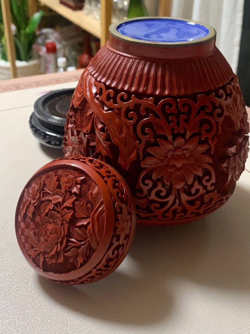 値下げ中国堆朱赤色漆器 花模様の茶箱容器高さ台込み18cm