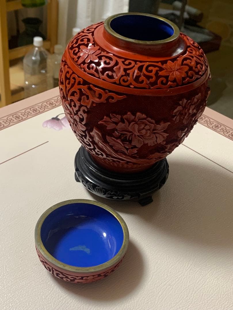 値下げ中国堆朱赤色漆器 花模様の茶箱容器高さ台込み18cm