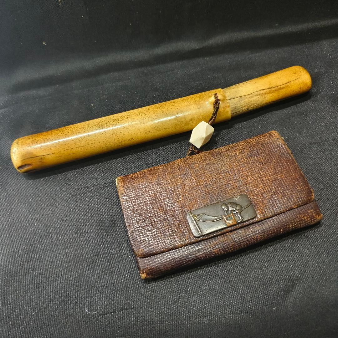 刀剣美術 仕込み煙管 天然材緒締め玉 本革タバコ入れ 元信在銘 銅細工金具武具