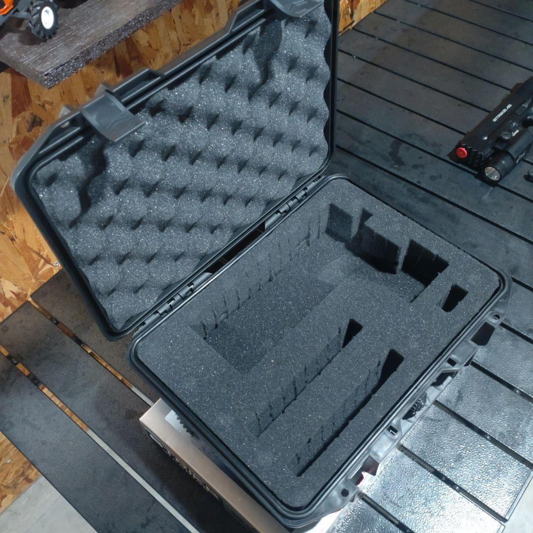 STRIKE WARRIOR ガスブローバックエアガン　 ハードケース付き!!