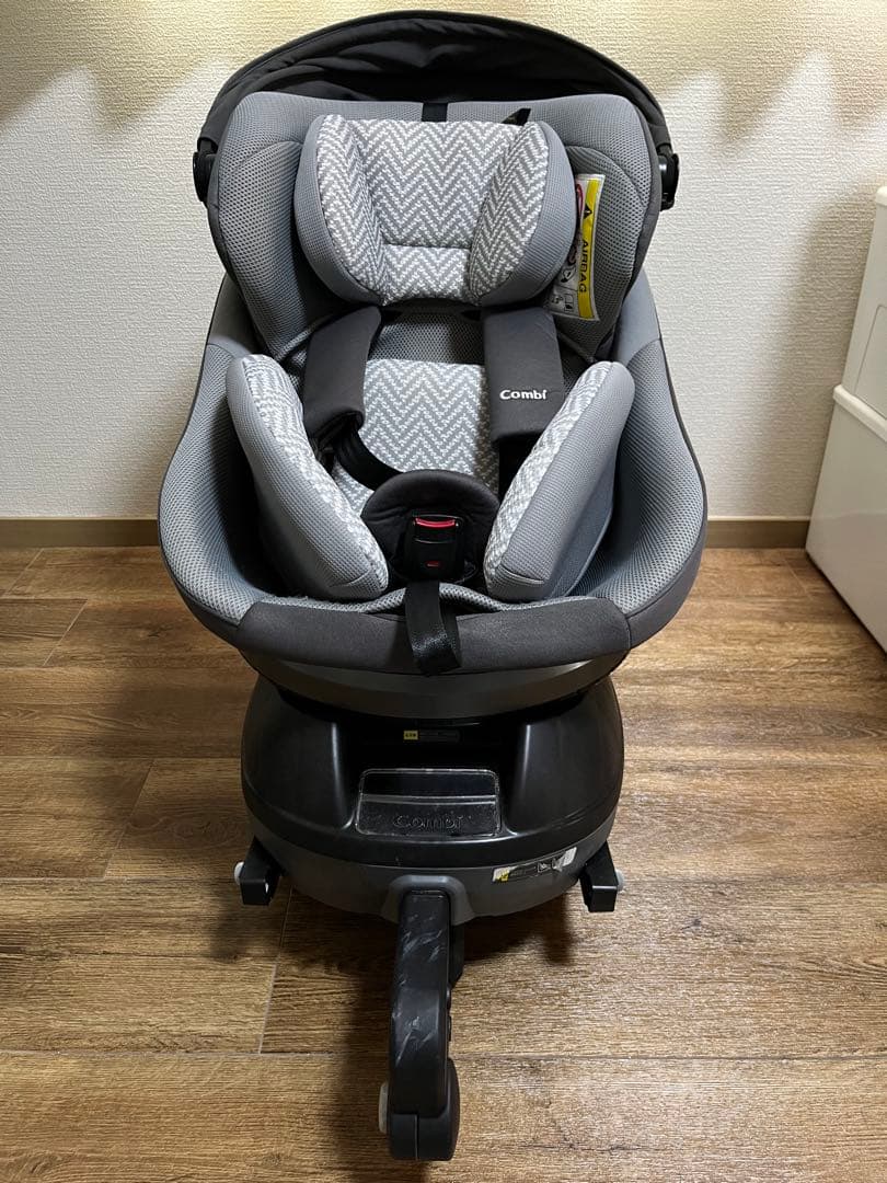 Combi 回転式チャイルドシート グレー【値下げしました】