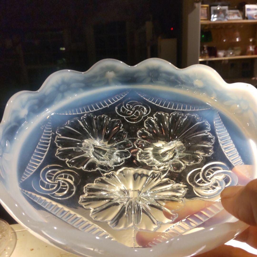 ノースウッド　ラッフルデイジーバンド オパールセント　スクロール飾り脚付きボウル