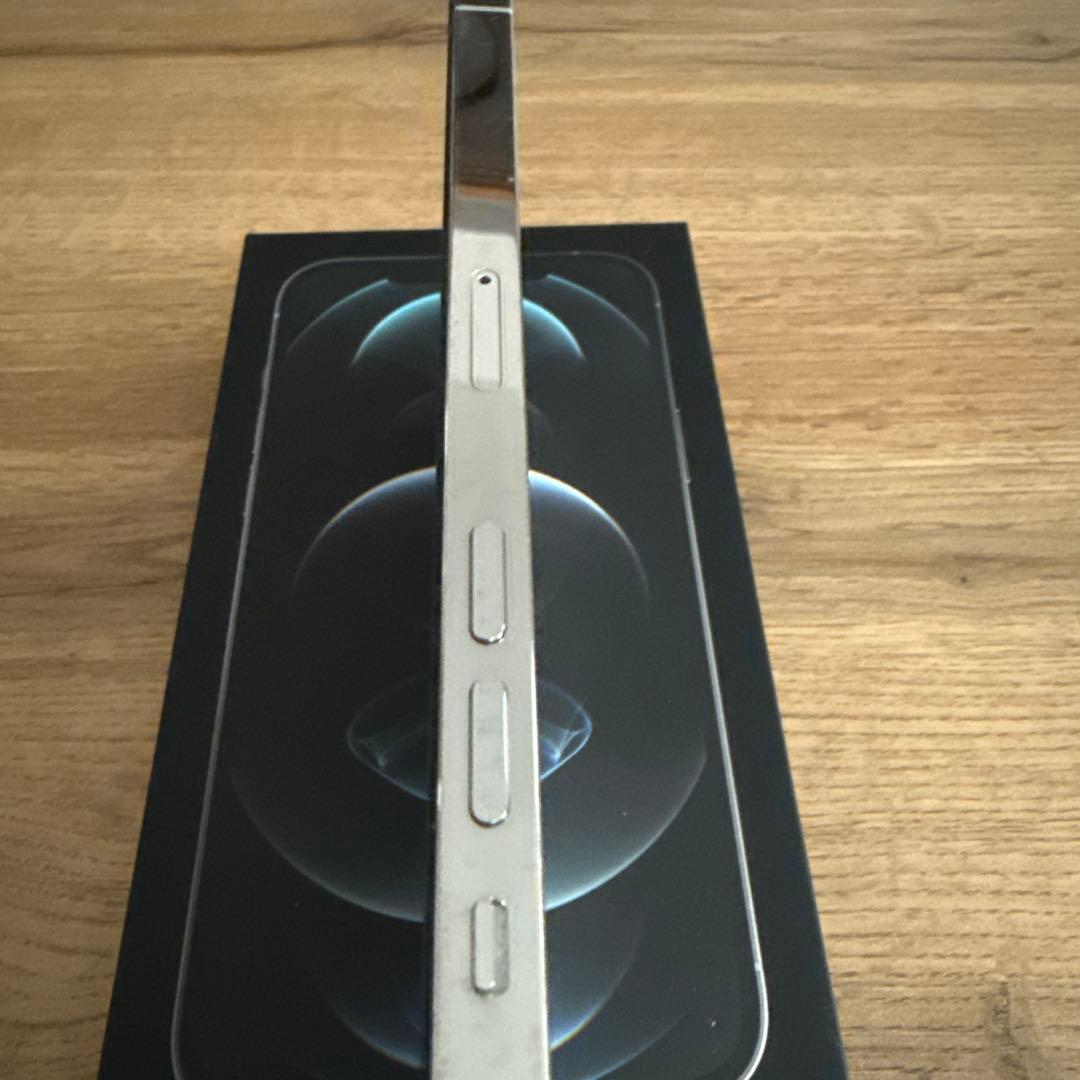 iPhone 12 Pro Max シルバー 256GB ケース、フィルム付き