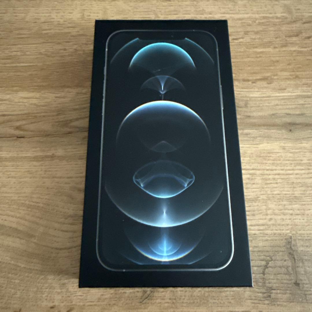 iPhone 12 Pro Max シルバー 256GB ケース、フィルム付き