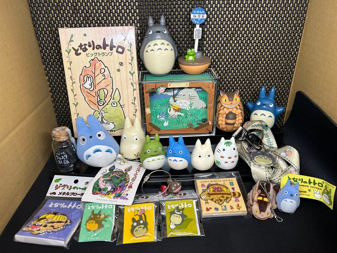 ジブリ　スタジオジブリ　となりのトトロ　おきあがりこぼし　ピンバッジ　ぬいぐるみ