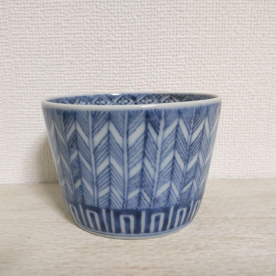 お値下げしました、古伊万里　染付　矢羽根　見込五弁花　そば猪口